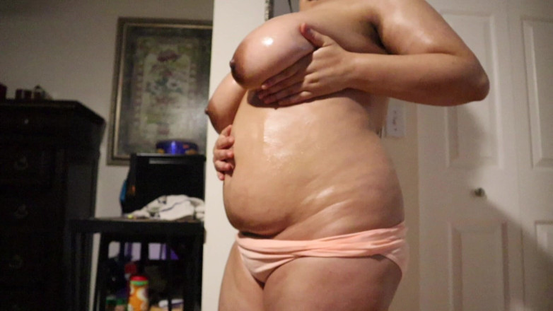 VeeVee Vixen: Pregnant Belly