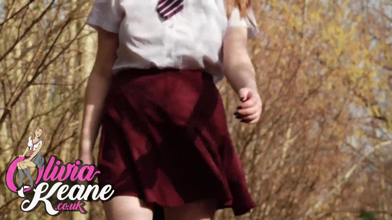 Olivia Keane: Olivia Keane berusia 18 tahun kencing di dalam hutan
