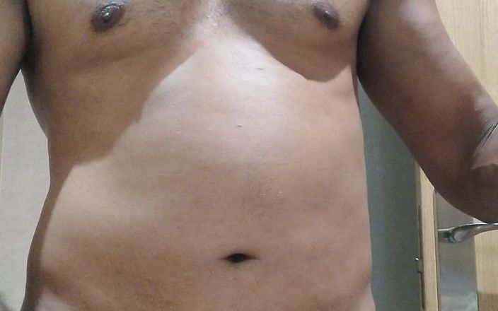 Boy top Amador: Przed kąpielą z dużym napięciem