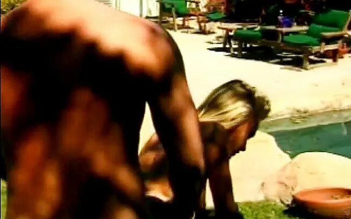Teens Get it Hard: Small tits slut fucking in the shade