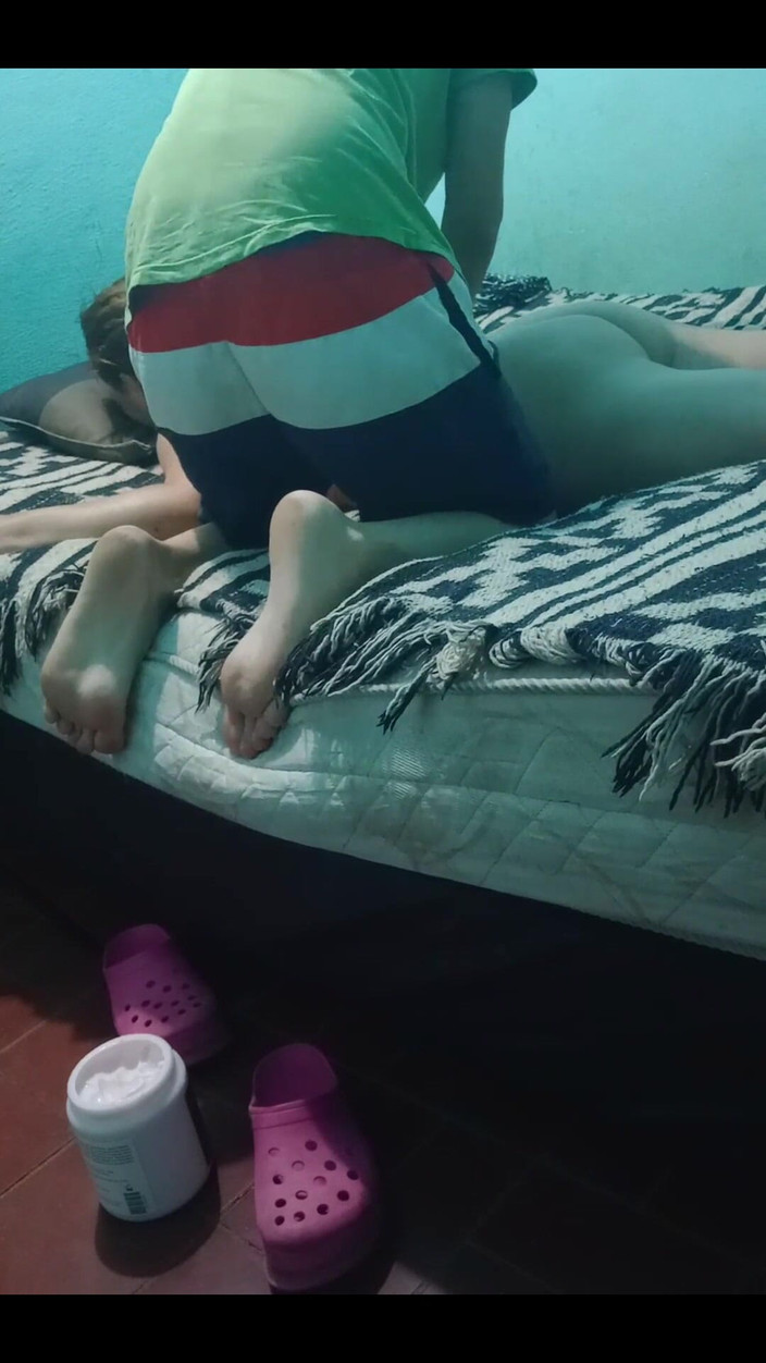 Fitcure1: Urut dengan krim sehingga dia bogel