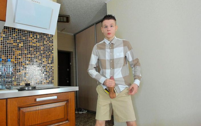 Morflot24: Měl by si Twink Evgeny honit před rande?