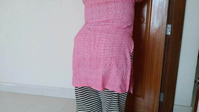 Aria Mia: 2024 Sevgililer Günü'nde üvey erkek kardeş büyük göğüslü Ayesha yengeyi sikiyor