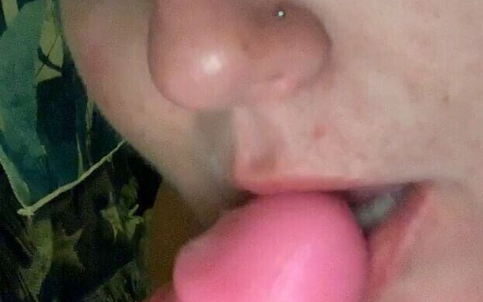 Cum slut studio: Sucking My Pink Dildo Wishing It Was You