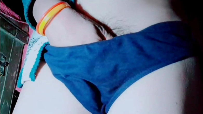 TricolorMusic3: Горячая красивая сексуальная девушка никого дома, мастурбирует в одиночестве, вспоминая своего бойфренда, мы развлекаемся, может быть, на й