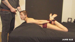 Jasper Blue: Yabancı bağlı kız arkadaşını kullanıyor