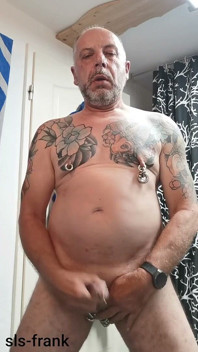 S-Frank, jím své vlastní sperma a ukážu ti svůj subincízní řez.