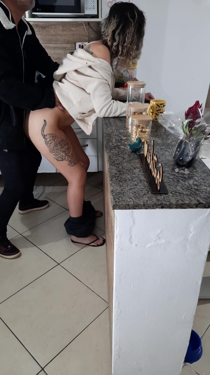 Gabi SweetCouplesStories: Stiefdochter kan niet eens rusten tijdens het ontbijt.