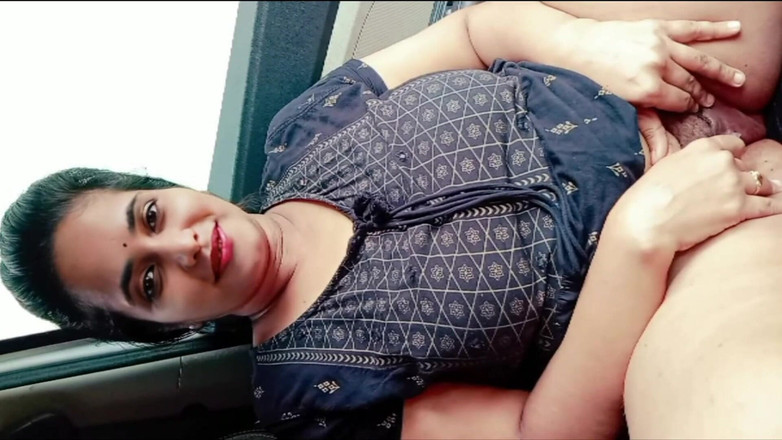 Your Arya: Une petite amie magnifique se fait proposer par son copain...