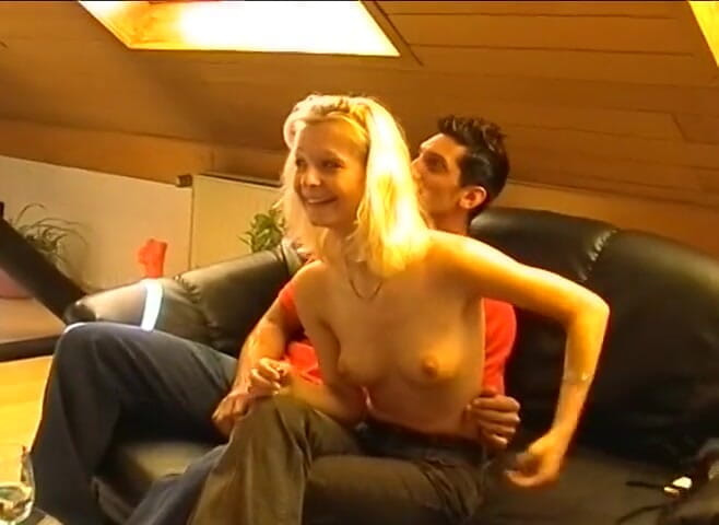 Porno Cloud: Blond trójkąt z nieznajomymi.