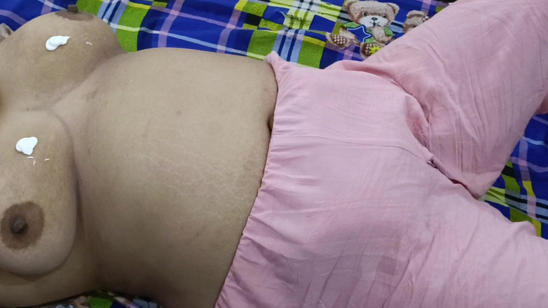 Catchybusty: दूधिया सुडौल शरीर वाली कमसिन मालिश चाहती है