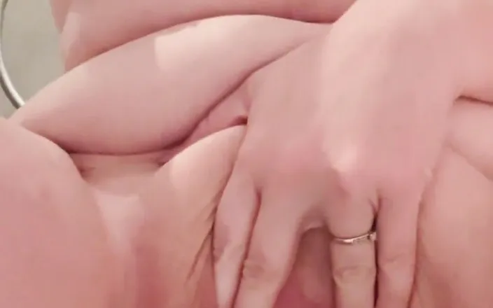 Naughty Mila: For all my pee loving subs