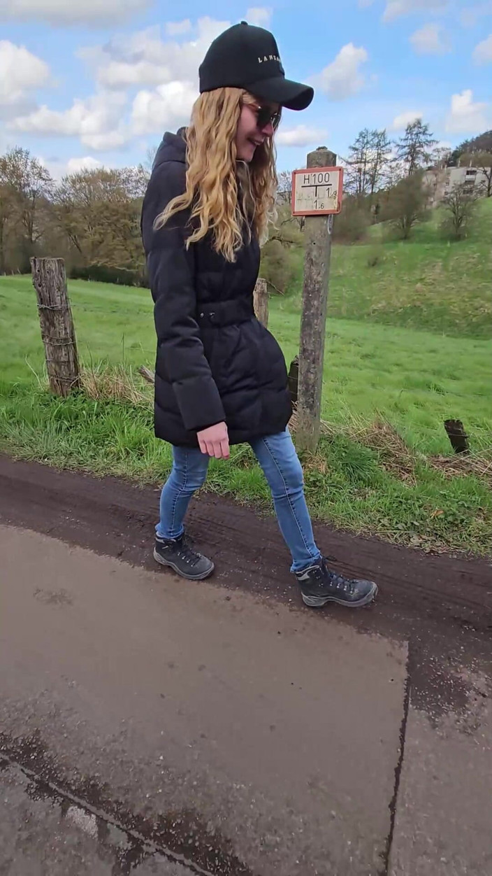 Bikergirl_97: Горячая походка с любовными яйцами в киске!