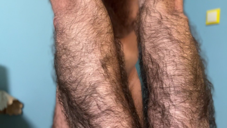 Earl Smile: Táta Earl ukazuje její chlupaté tělo