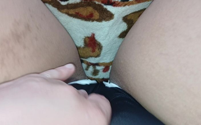 Lesbian-candys: L-am prins pe colegul meu lingând curul șefului meu