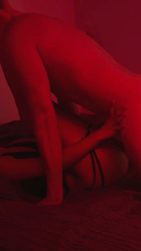 恋に落ちたカップル、震えるまでセックス