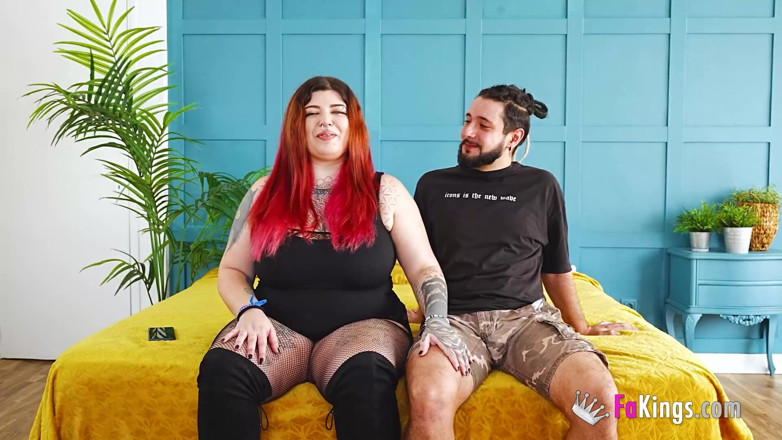 FAKings: Bellezza Alternativa Paffuta Scopa Una Turista: Leia Sáez, Che Spremere...