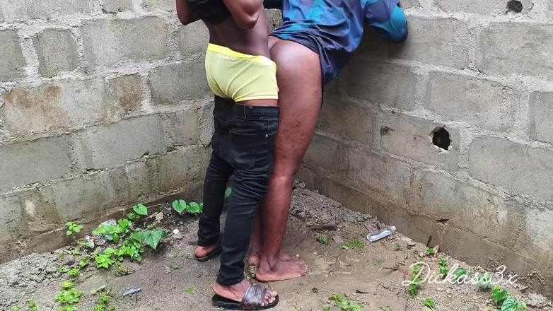 Dickass3x: Si jalang eboni twerking dapatnya keras dari belakang