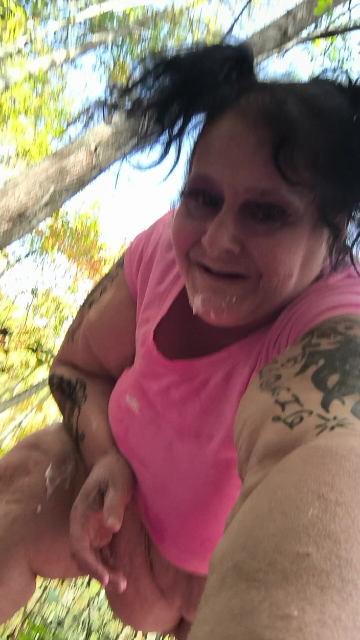 HerculesnVENUS: Mecânicos estão trabalhando em seu carro, ela come seu esperma...