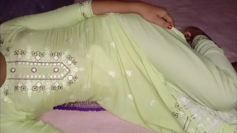 Deshi women: Más hermosa pareja india en romance en casa de amigo -...