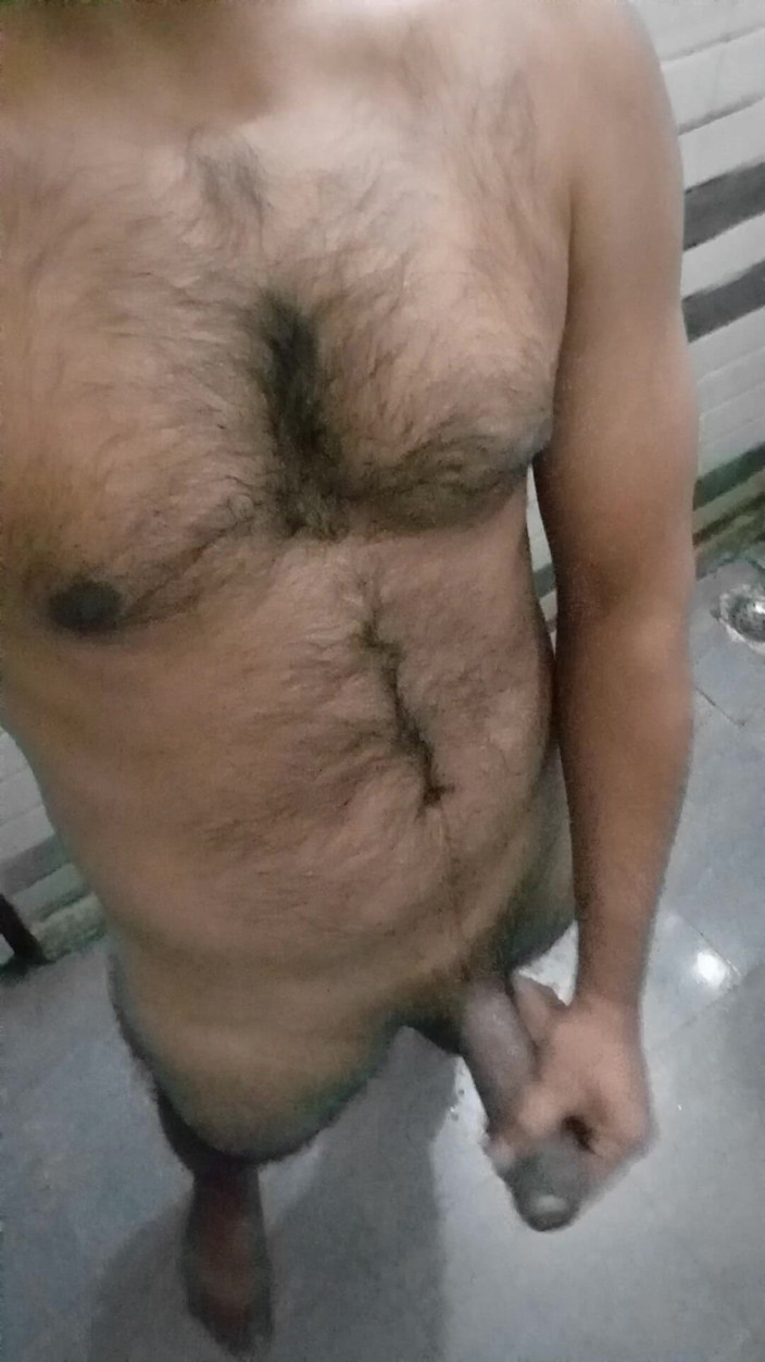 Raaz26d: Když jsem viděl kundičku kamarádovy manželky, masturboval v koupelně