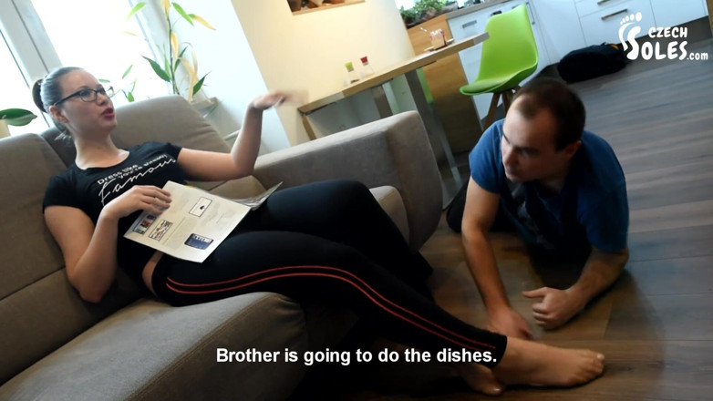 Czech Soles - foot fetish content: L'irresistibile collant puzzolente della sorellastra!