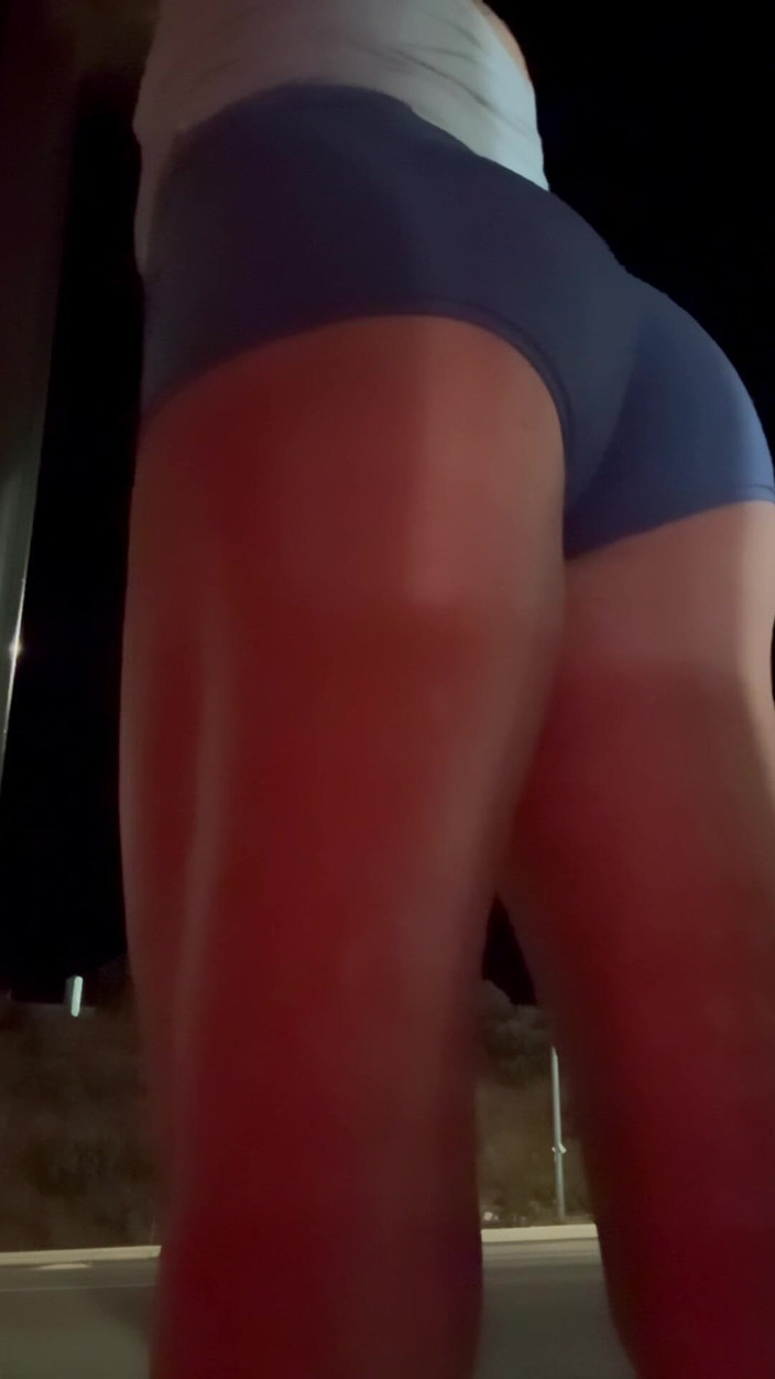 CindieLove: Trotse openbare mietje yoga reet shortshorts slet