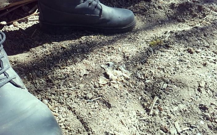 Idmir Sugary: Honění a stříkání po prázdné skořepiny jsou rozdrceny botami