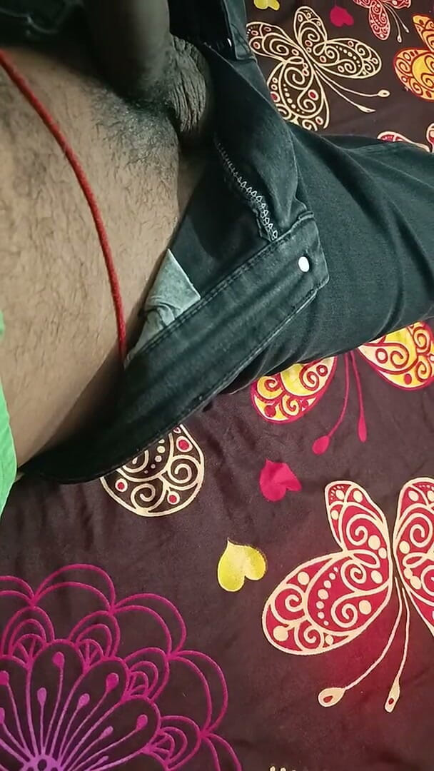 Desigirlsiri: แม่เลี้ยงอินเดียคนสวย Desi เย็ดลูกเลี้ยงชายตัวจริงในขณะที่พ่อเลี้ยงอยู่นอกบ้าน เสียงเตลูกู
