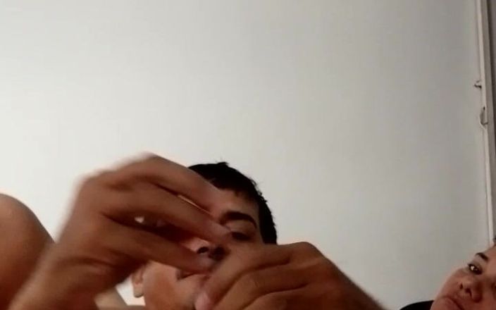 Valkyrieandluigy: Tetona chupando