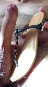 Cum Splattering in a Stinky Toe Sandal
