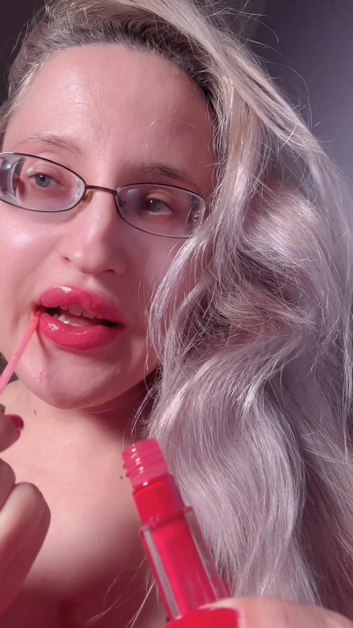 FinDom Goaldigger: Bimbo Red Lipgloss Captivated