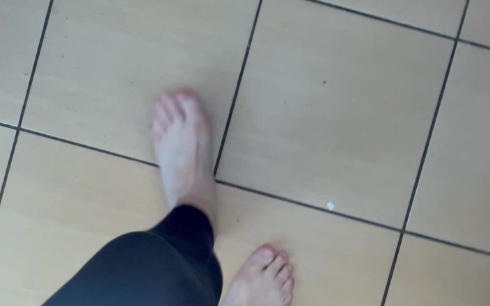 Feet: Đi chân trần