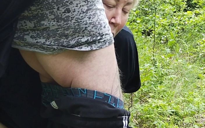 Zona901: Schwiegermutter lutscht meinen schwanz in einem park und schluckt sperma