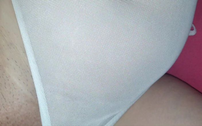 Amateur couple porns: Wcierała mojego penisa w swoją cipkę, poprosiła, abym go włożył...