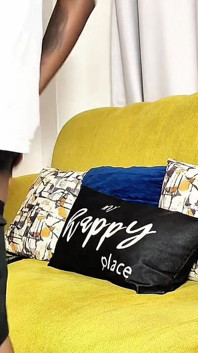私は彼のチンコを激しくしゃぶり、その後彼は後ろから私のアソコを犯しました