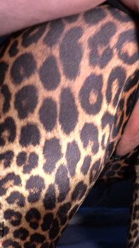 Camilan Halloween dalam Catsuit Leopard Zentai - Projectfundiary