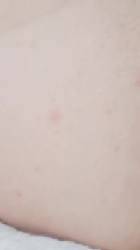 내 마누라 물 관장하고 그녀의 쪼이는 애널에 애널 구슬을 가지고 노는 마누라, 정말 젖어