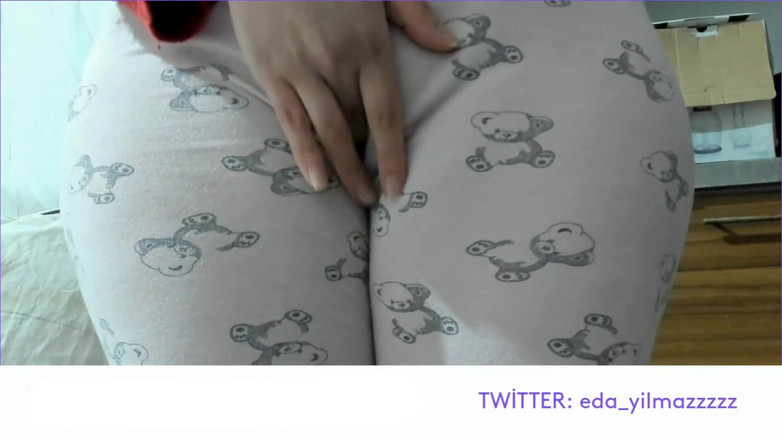 turk_milf_porno: Ich masturbierte im Schlafanzug- doggystyle im schlafanzug- dicker arsch- türkischer...