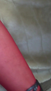 Uma fantástica cena de sexo alemão com uma loira e uma morena dentro de suas xoxotas com apenas um pau