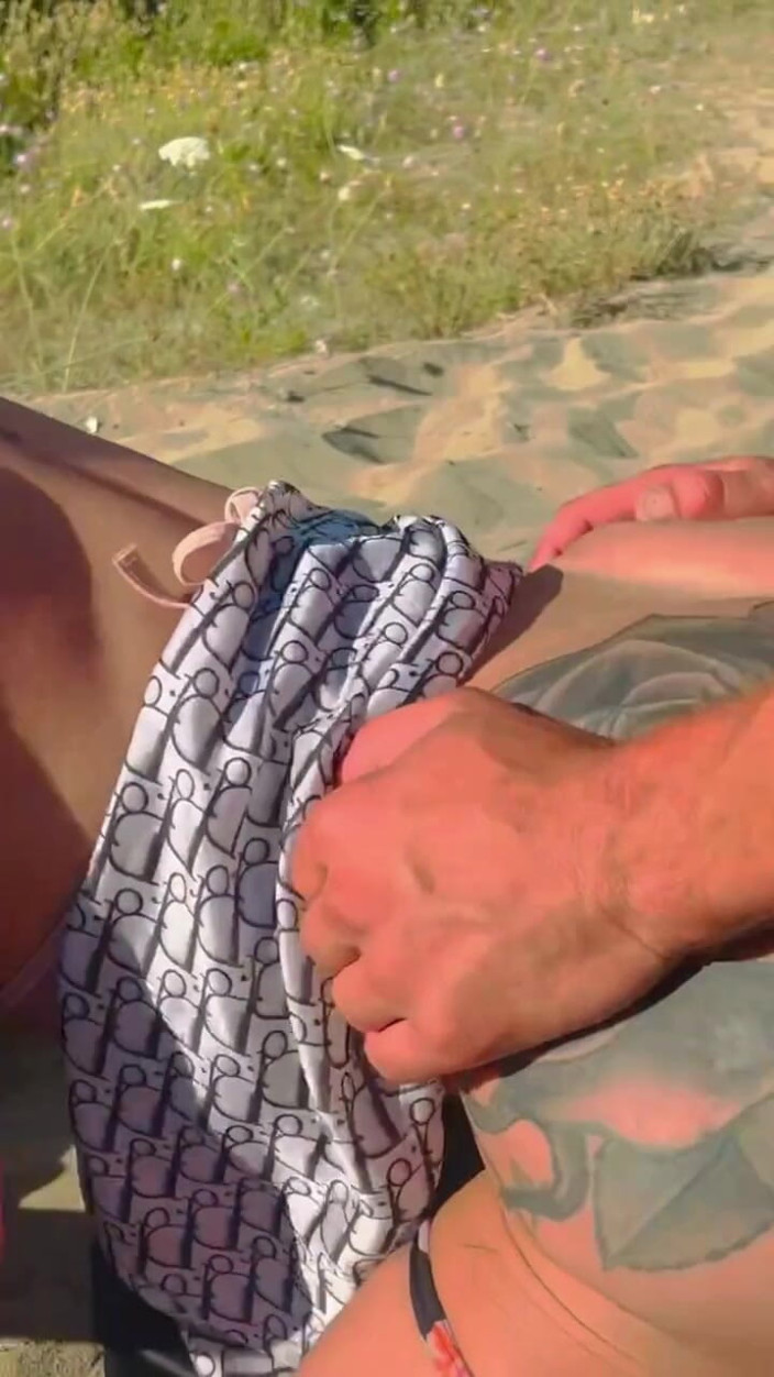 Isa Lawrence: Je suis allé à la plage naturiste et je suis revenu...