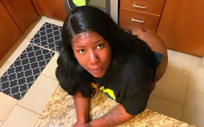 Exclusive Dirty Diana: sexy big booty black girl dirty Diana loves to take...