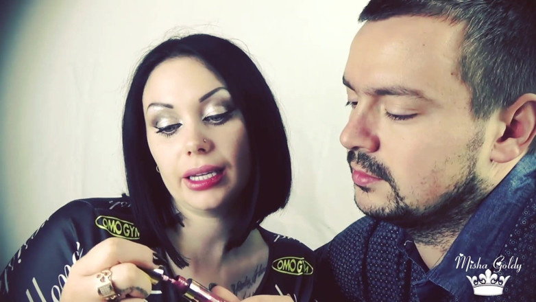 Goddess Misha Goldy: Поцелуи Alex с красной блестящей губной помадой, поцелуи на всем его лице!