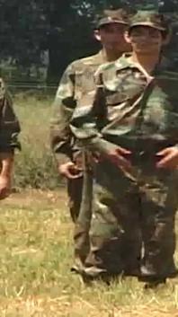 Fodida por 2 militares ao ar livre