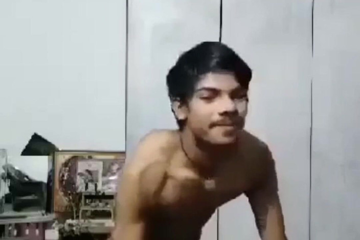 Playboy D: मेरे कमरे में तंग चूत सेक्स