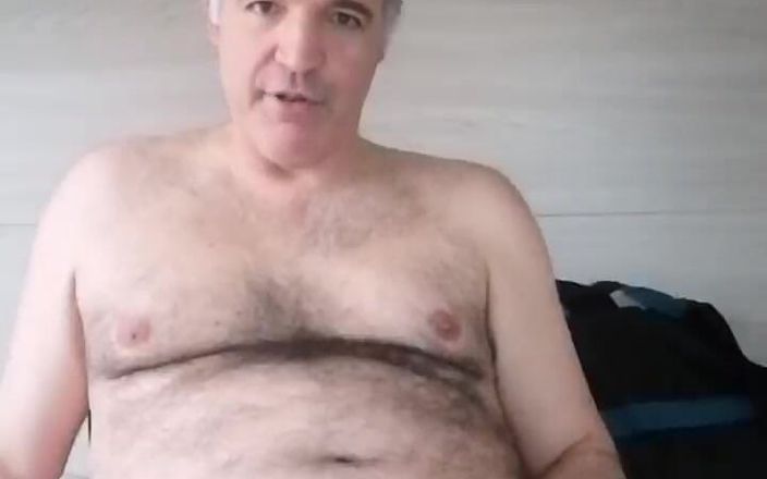 Setesesso7: Je pisse dans la bouteille vide et je branle ma...