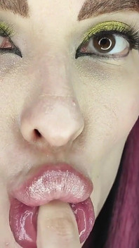 Dea ragazzina con le labbra pouty