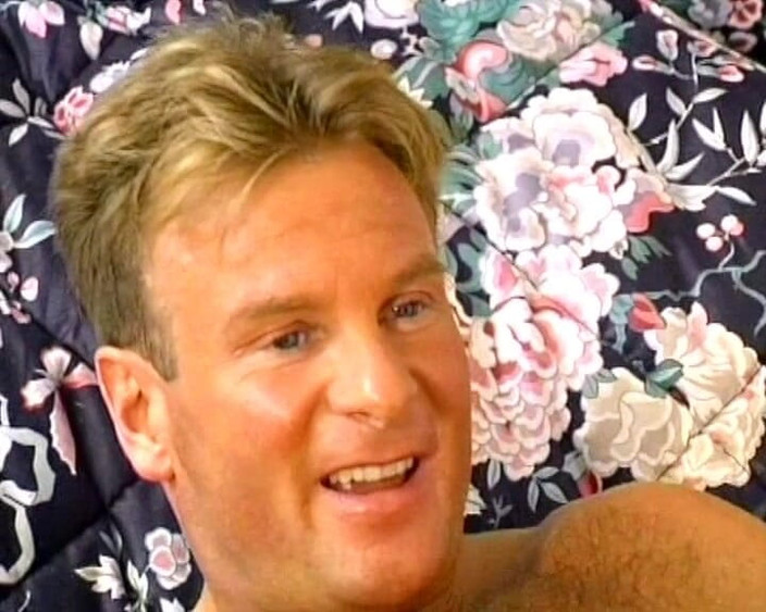 German Threesome: Gadis remaja jerman didobel penetrasi sama cowok berkelas