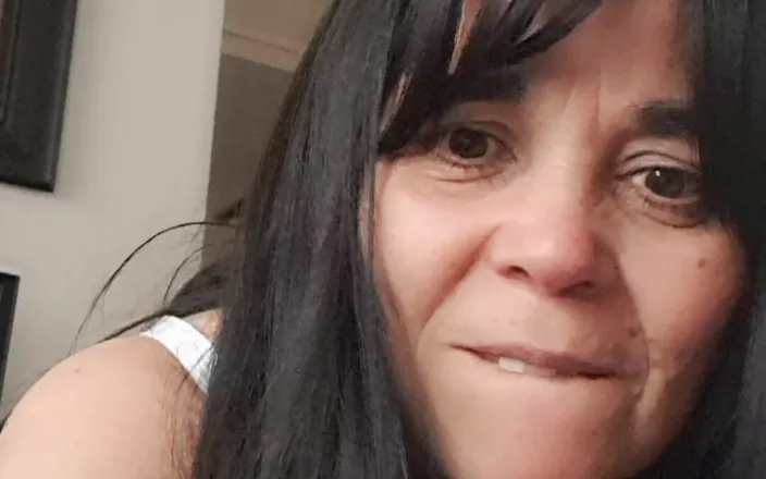 Mommy big hairy pussy: MILF Pillow Humping Im Corner Bed.