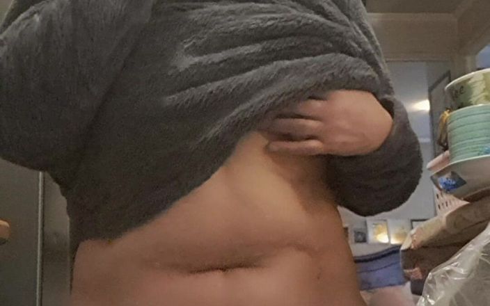 Mommy big hairy pussy: Macecha bez kalhotek v horké kuchyni